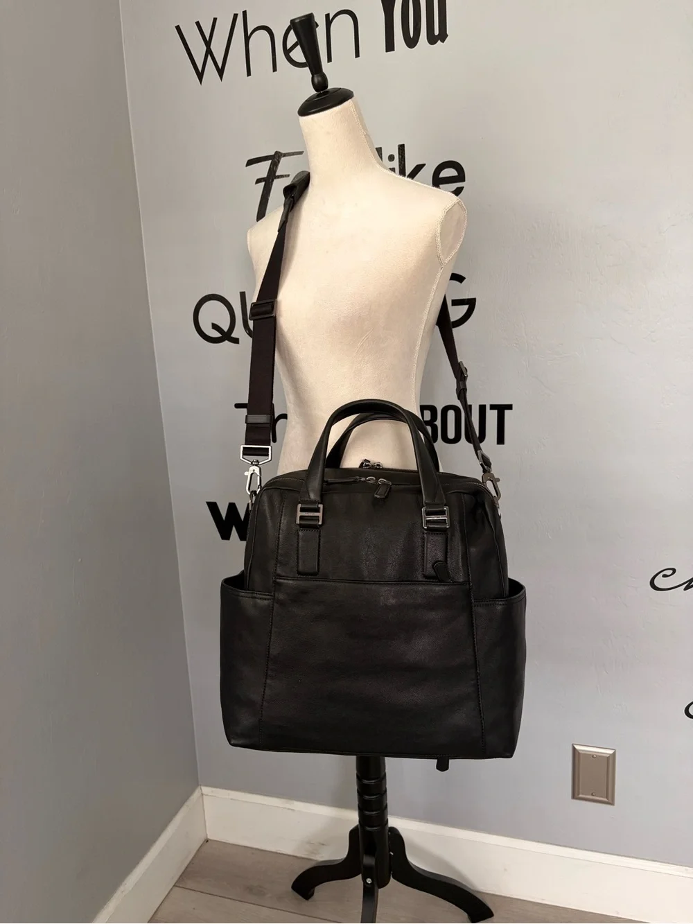NWOT Tumi Beacon Hill Smith Jetsetter Leather Bag with Adjustable Shoulder Strap